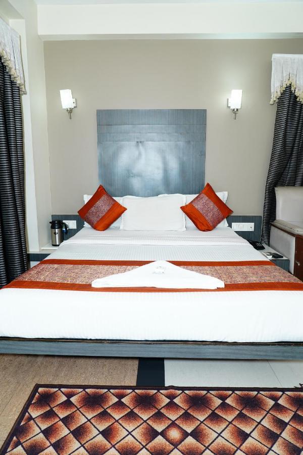 Marshall The Hotel Ahmedabad Exterior foto
