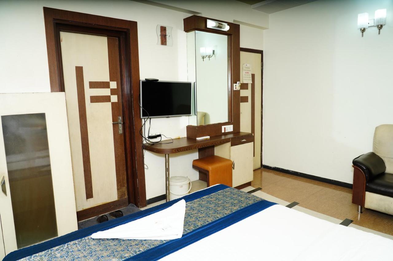 Marshall The Hotel Ahmedabad Exterior foto