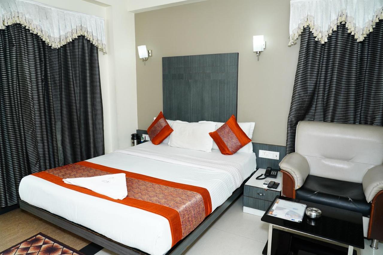 Marshall The Hotel Ahmedabad Exterior foto